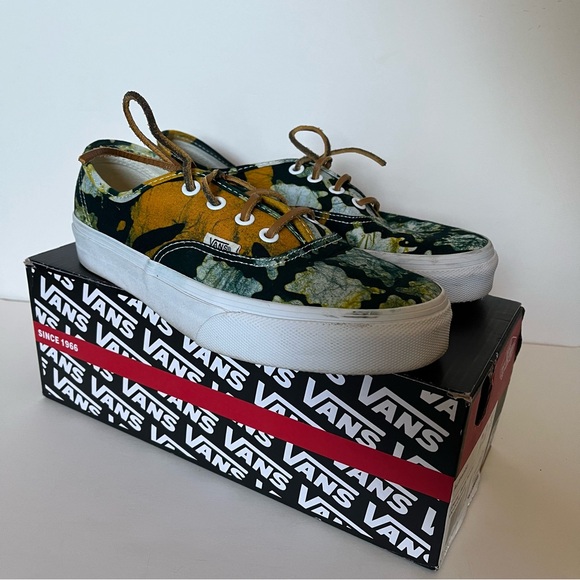 Van’s and Della shoes size 7.5 women’s - Picture 2 of 7